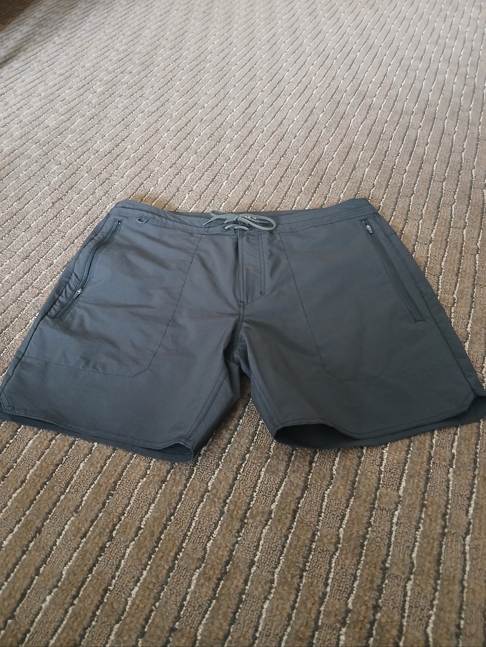 Roark Multi-Pocket Black Board Shorts Men's Size 36